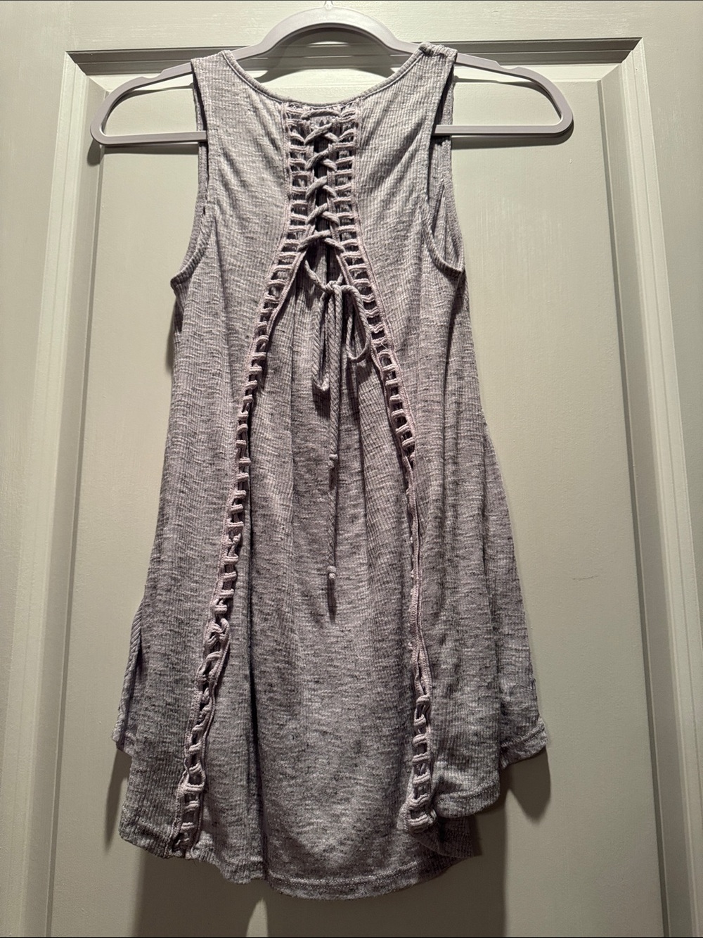 Women’s Light Gray Ribbed High-Low Tank Top - Picture 3 of 3